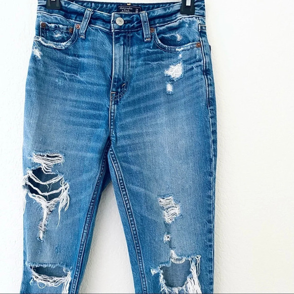 Abercrombie & Fitch High Rise Distress Jeans - Picture 3 of 6